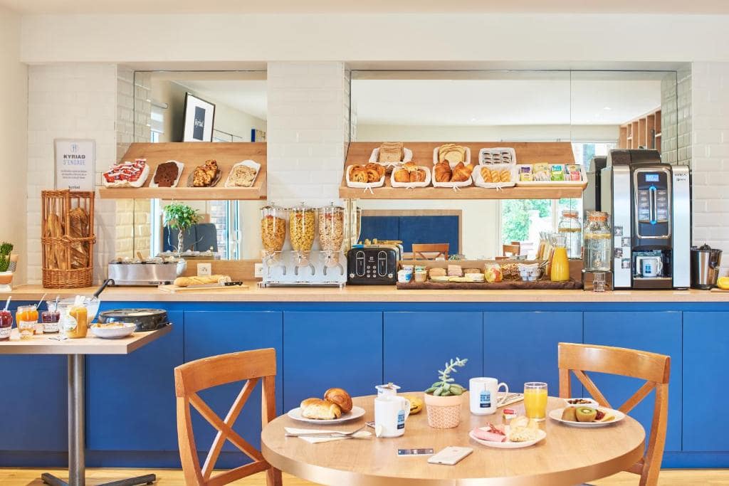 Kyriad Meuble petit dejeuner min